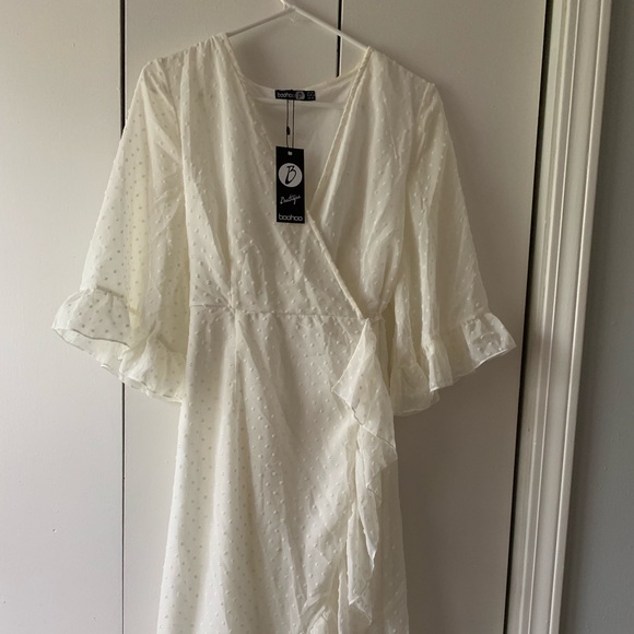 Boohoo Dresses & Skirts - NEW Boohoo White Chiffon Wrap Midi Dress Boohoo Dresses & Skirts - NEW Boohoo White Chiffon Wrap Midi Dress